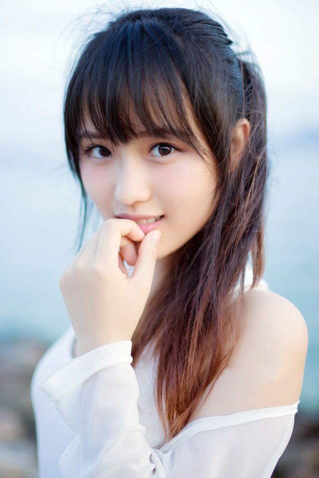 “还打个屁。”庞统翻了翻白眼道：“等着，刘璝应该很快就回来了，我要亲自去一趟阆中，说服张任他们倒戈。”从这里去阆中大营一路上关卡重重，要过关卡，路上花的时间未必就比刘璝从成都过来短，因此在收到消息的时候，庞统就已经决定要出发。